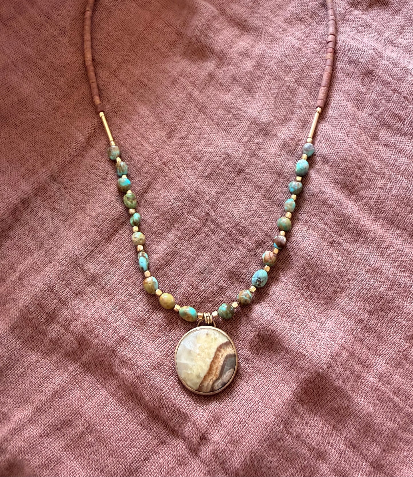 Layers & hues necklace