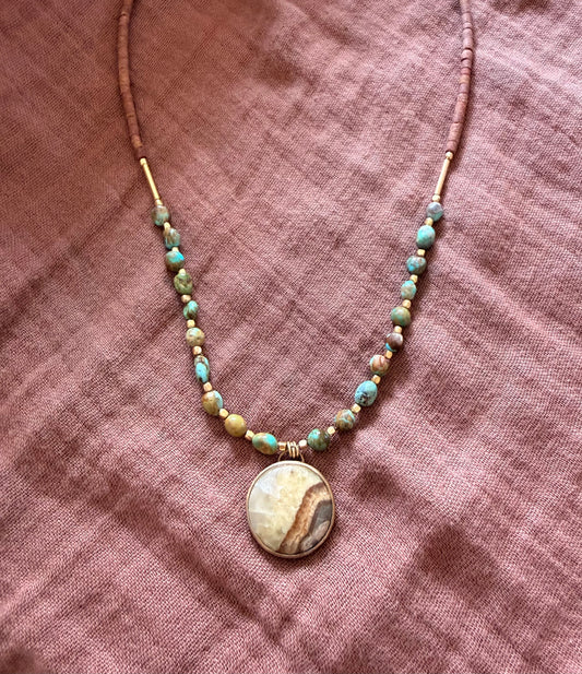 Layers & hues necklace
